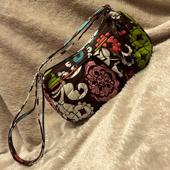 Vera Bradley Handbags - 🎉HP🎉 VERA BRADLEY “Lola” Crossbody (Retired)